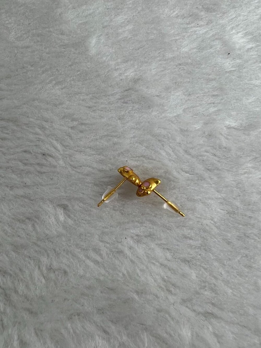 Hello Kitty Earrings - Picture 2 of 3